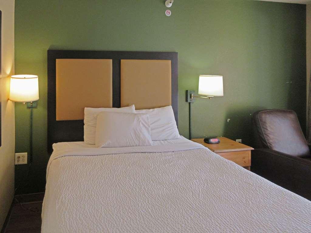 Suburban Studios Raleigh - Crabtree Valley Номер фото